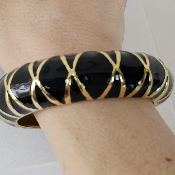 Authentic Vintage Kenneth Jay Lane Clamper Bracelet Black & Gold! - Picture 3 of 3